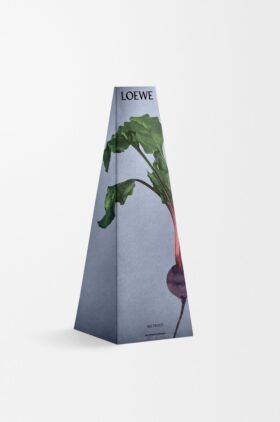 Beetroot wax candleholder