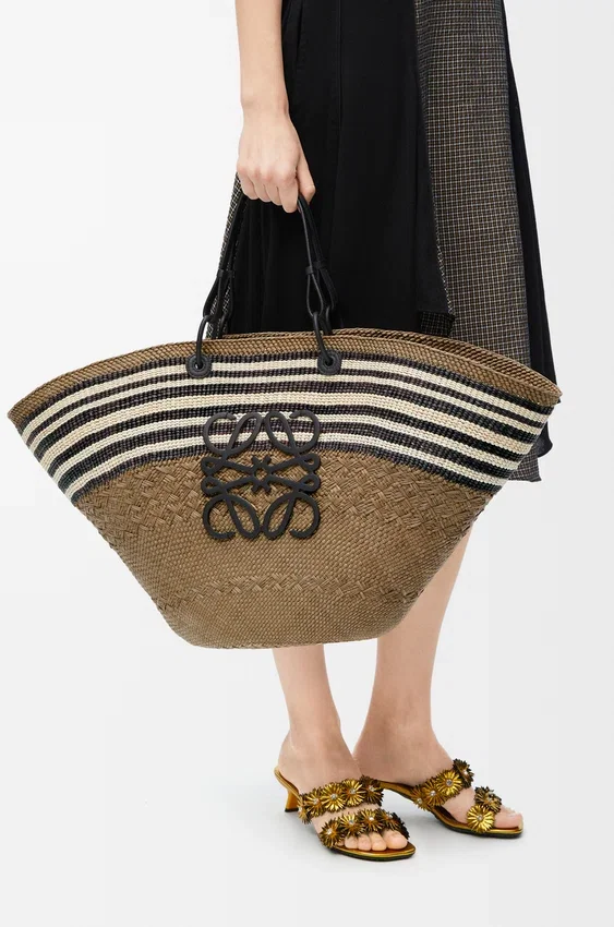 Large Anagram Basket in Iraca Palm and Calfskin Large Anagram Basket in Iraca Palm and Calfskin