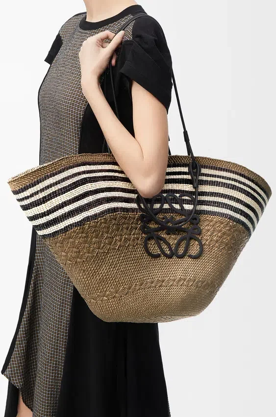 Large Anagram Basket in Iraca Palm and Calfskin Large Anagram Basket in Iraca Palm and Calfskin