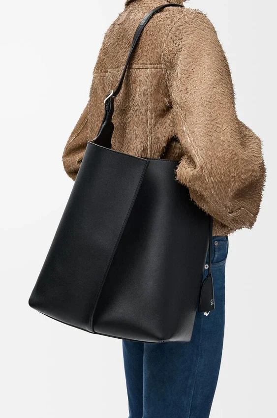 Large Bilbao Bucket in Smooth Calfskin Large Bilbao Bucket in Smooth Calfskin