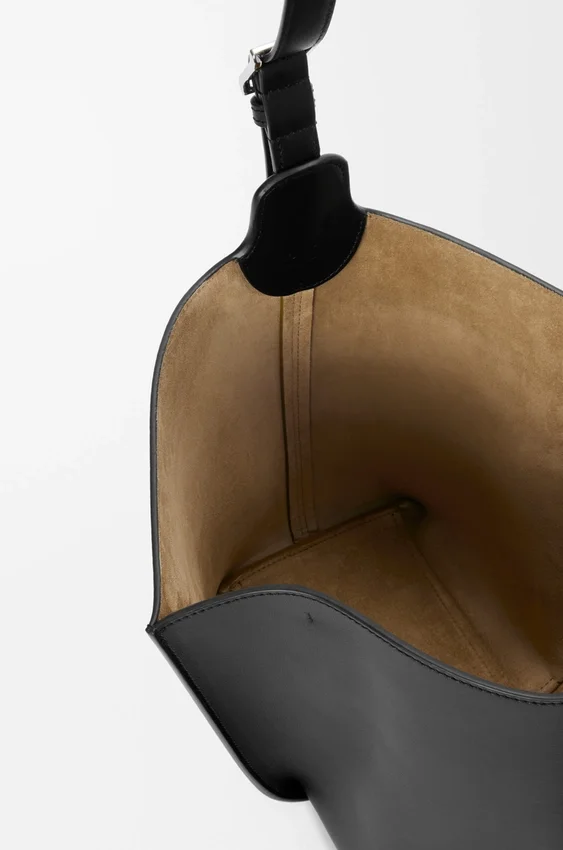 Medium Bilbao Bucket in Smooth Calfskin Medium Bilbao Bucket in Smooth Calfskin