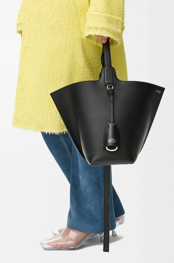 Medium Bilbao Bucket in Smooth Calfskin Medium Bilbao Bucket in Smooth Calfskin