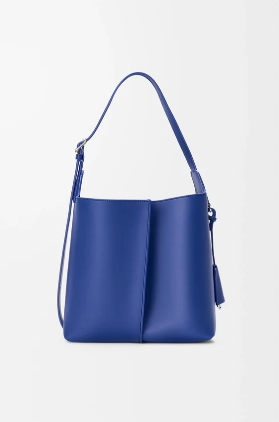 Medium Bilbao Bucket in Smooth Calfskin Medium Bilbao Bucket in Smooth Calfskin