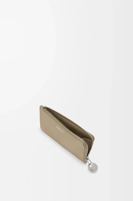 Pebble Coin Cardholder in Pebble Grained Calfskin Pebble Coin Cardholder in Pebble Grained Calfskin