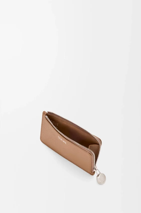 Pebble Coin Cardholder in Pebble Grained Calfskin Pebble Coin Cardholder in Pebble Grained Calfskin