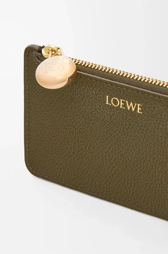 Pebble Coin Cardholder in Pebble Grained Calfskin Pebble Coin Cardholder in Pebble Grained Calfskin