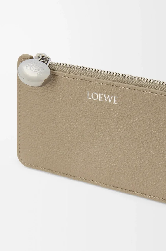Pebble Coin Cardholder in Pebble Grained Calfskin Pebble Coin Cardholder in Pebble Grained Calfskin