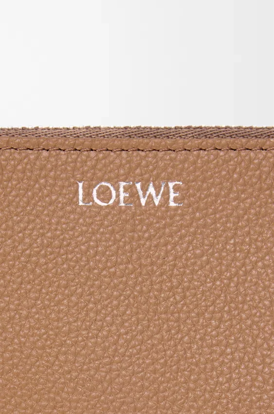 Pebble Coin Cardholder in Pebble Grained Calfskin Pebble Coin Cardholder in Pebble Grained Calfskin