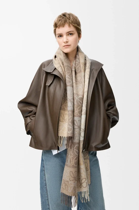 Scarf in Wool and Cashmere Scarf in Wool and Cashmere
